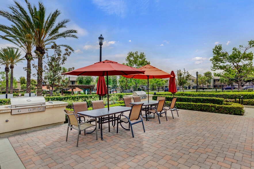 Building Photo - 820 The Promenade