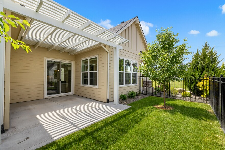 Building Photo - 6230 N Bolsena Ln