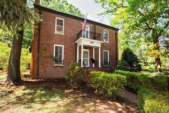 Building Photo - 568 W 261st St