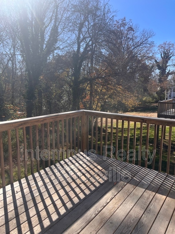 Building Photo - 355 W Outer Dr