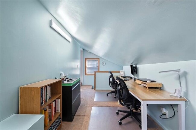 Building Photo - 3-Bedroom Home in Carrick on Private Street