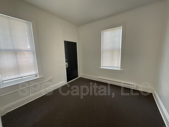 Building Photo - 709 W Princess St