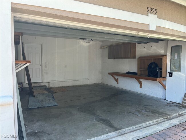 Building Photo - 9999 Chiana Cir