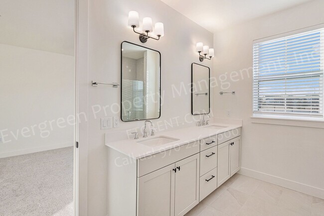 Building Photo - Beautiful Townhome in Kechter Farms!