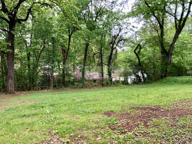 Building Photo - 617 Howell St