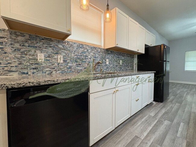 Building Photo - RANCH STYLE HOME!!!