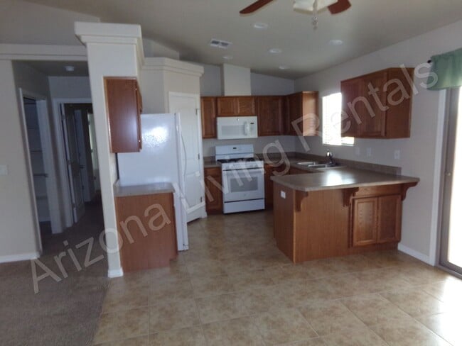 Building Photo - SUPER CLEAN 4 BEDROOM HOME