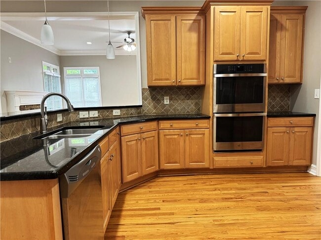 Building Photo - 889 Lenox Ct NE