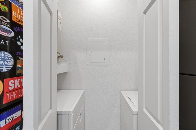 Building Photo - 3001 Cedar St