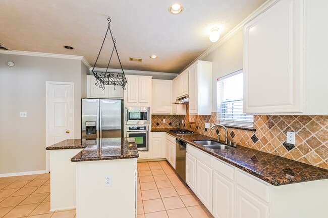 Building Photo - 2634 Vermillion Dr