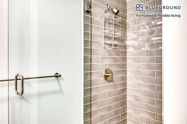 Building Photo - 704 Spring St