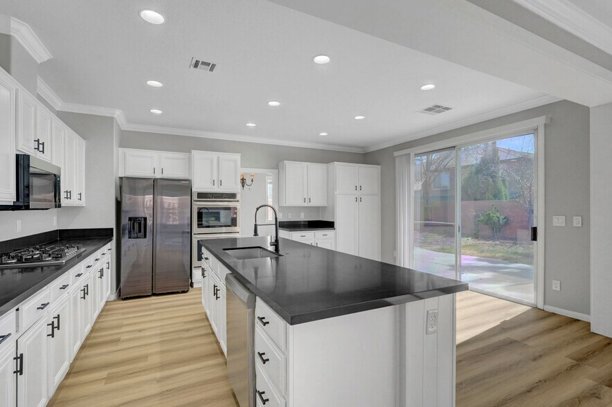 Building Photo - 11013 Mount Royal Ave