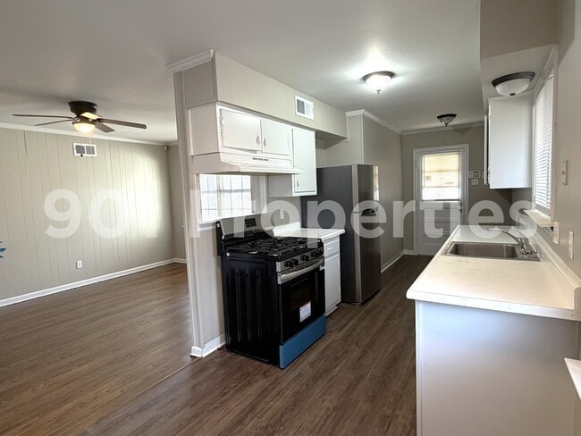 Building Photo - 1831 Myrna Ln