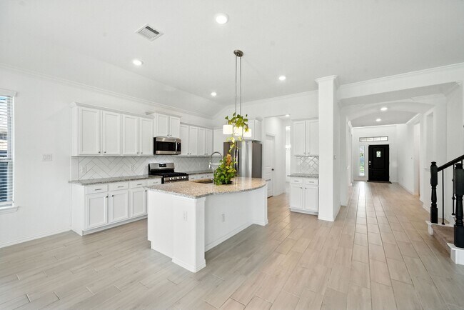 Building Photo - 15011 Old Horseshoe Lake Dr