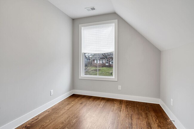 Building Photo - 4 BR, two-story rental with finished basement in WEHO!