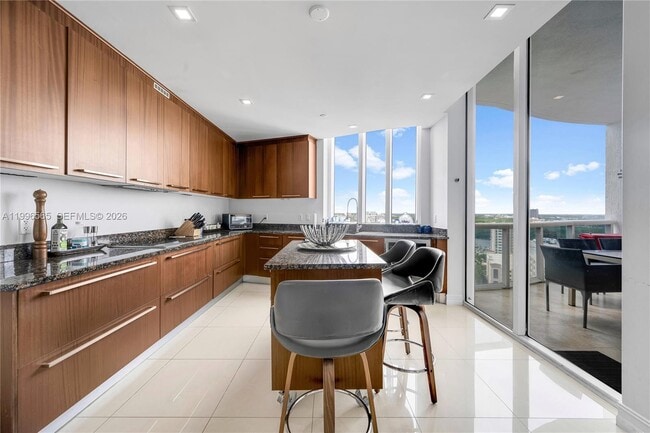 Building Photo - 15901 Collins Ave