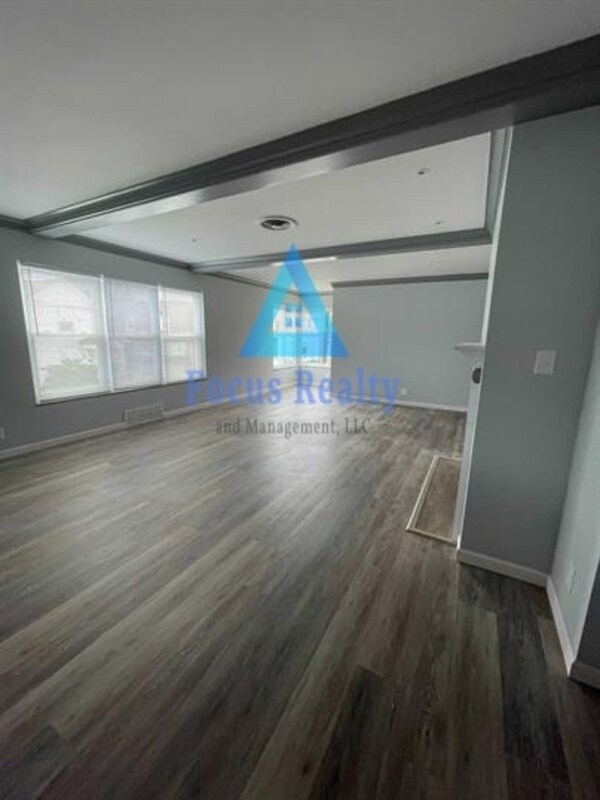 Primary Photo - 521 N High St