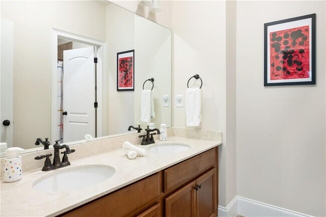 Building Photo - 582 St Charles Ave NE