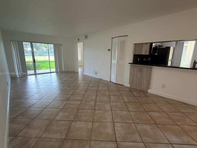 Building Photo - 1025 Coral Club Dr