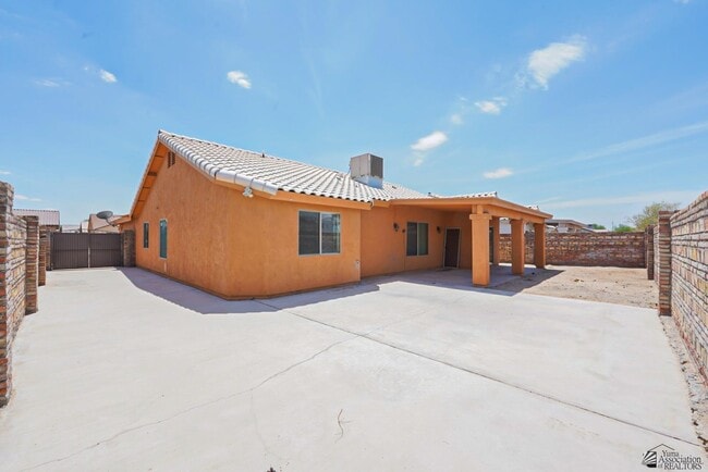 Building Photo - 10204 E 37th St