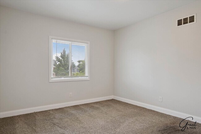 Building Photo - $1625 Fully remodeled, spacious 4 bedroom ...