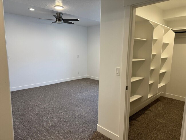 Building Photo - 3 Bedroom 2 Bathroom -Basement Apartment-Saddlebrook Dr. Santaquin