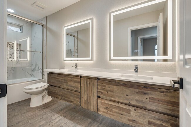 Building Photo - Gorgeous, recently renovated Green Valley ...