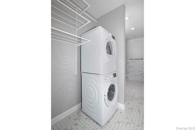 Building Photo - 164 W Montauk Hwy