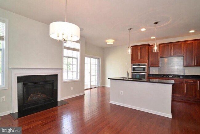 Building Photo - 43275 Mitcham Square