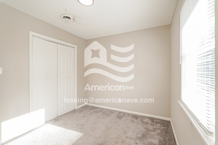 Building Photo - 2428 Amsterdam Dr