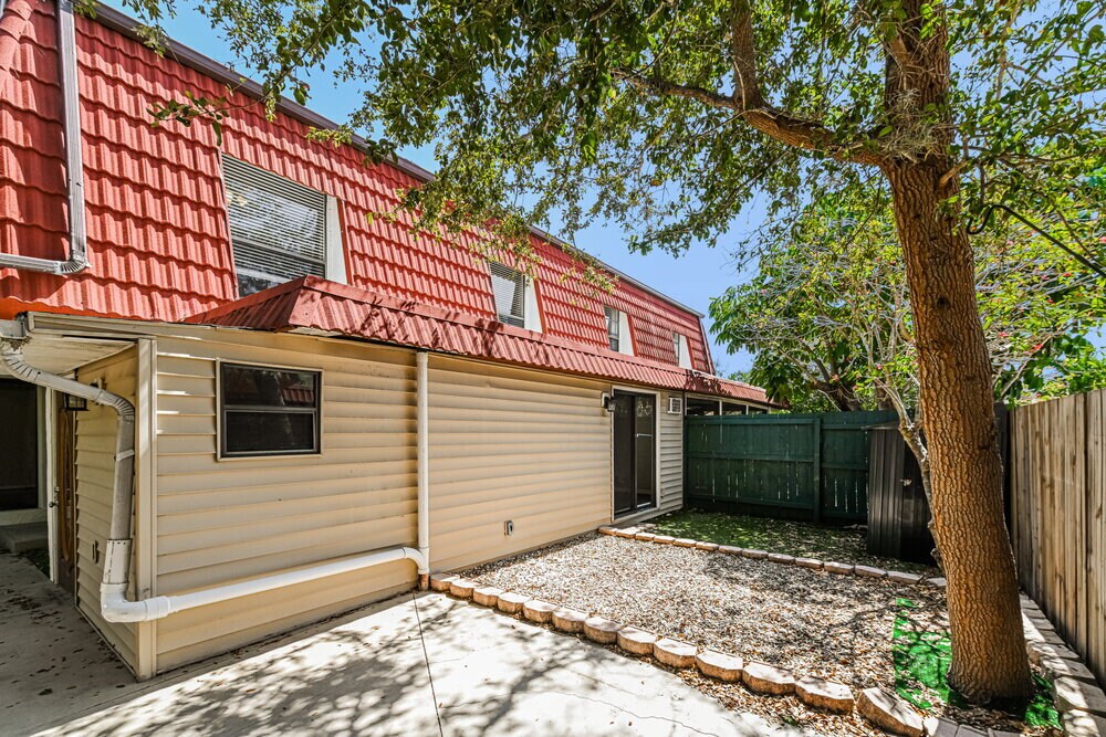 Building Photo - 10907 Meadow Lark Cove Dr