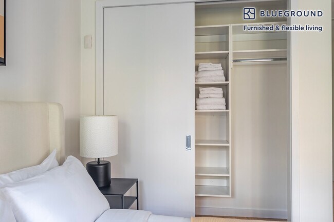 Building Photo - 227 E 59th St