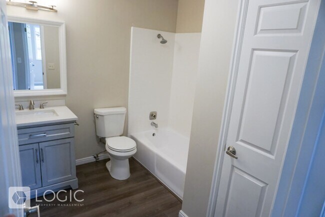 Building Photo - 1208 E Cedar View Dr