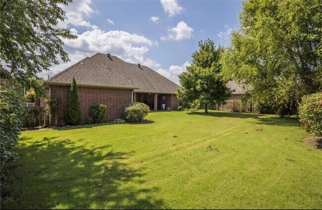 Building Photo - 4504 W Putting Green Dr