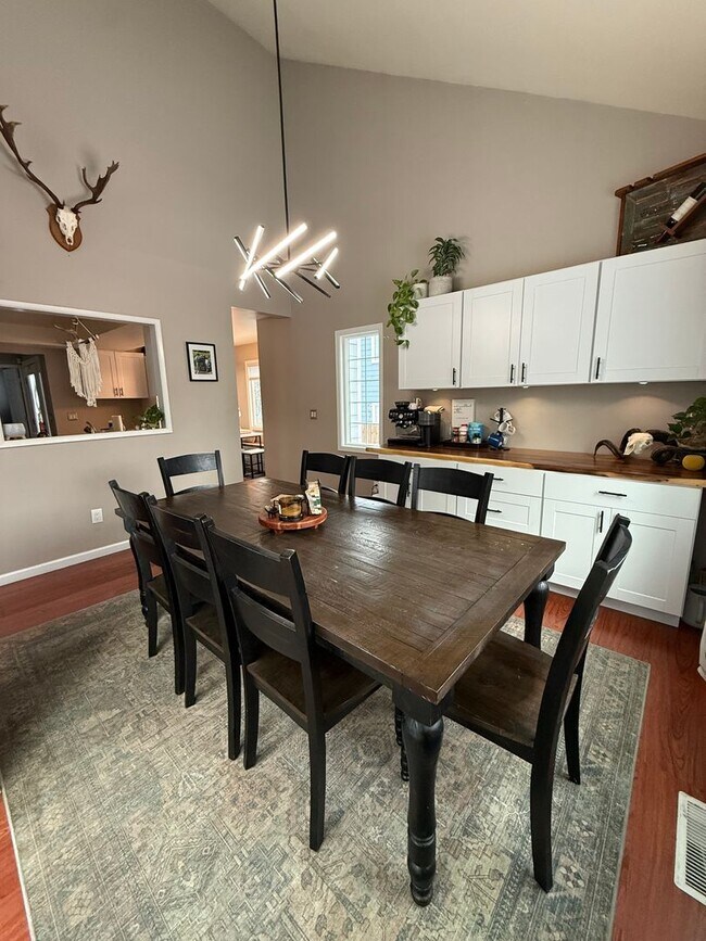 Building Photo - NEW YEAR NEW HOME! 3 bed, 2.5 bath, 2 car garage in South Anchorage