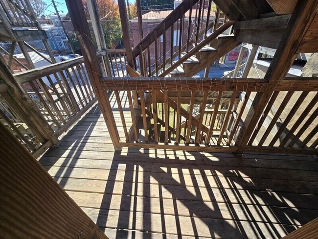 Building Photo - 503 W Grace St