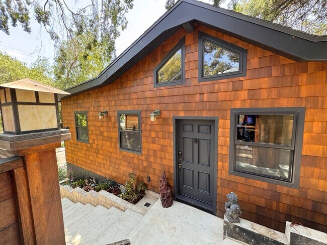 Building Photo - 2111 Hyperion Ave