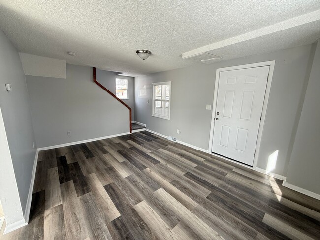 Building Photo - 2026 Renovation – Clean, Updated 2-Bedroom Near Shopping & Highways