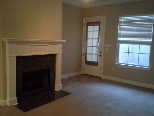 Building Photo - Precious Condo close to Womans Hospital