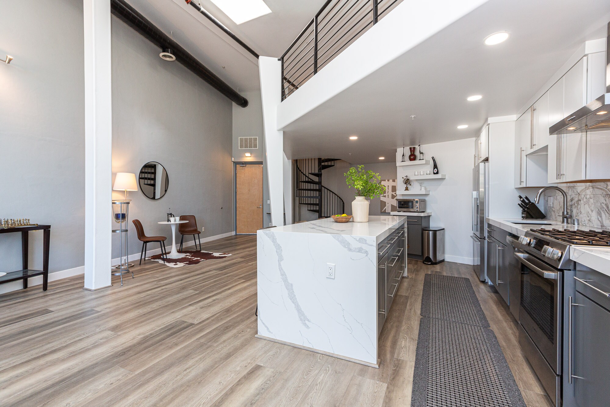 Building Photo - 346 1st St