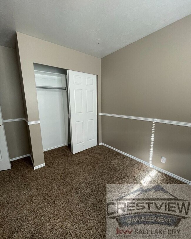 Building Photo - Must See!! 4 bedrooms 2 baths house in Layton!