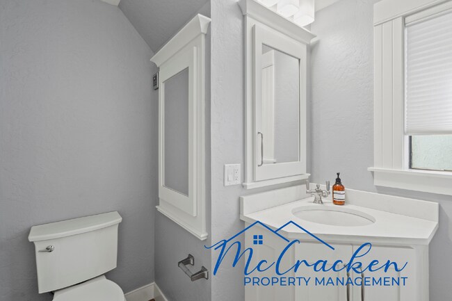 Building Photo - Fully furnished, pet-friendly, and available for mid-term stays with a 30-day minimum