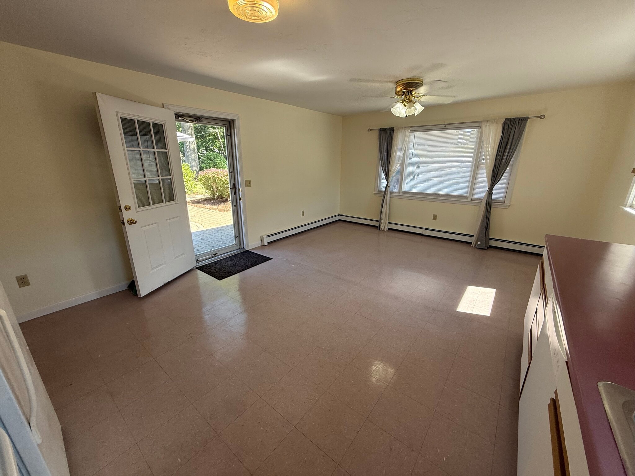 Living room kitchen combination - 5 Norton Way