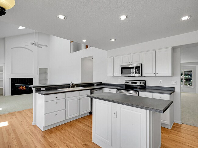 Building Photo - 732 Calgary Way