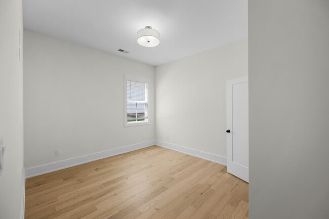 Building Photo - 136 McCowat St