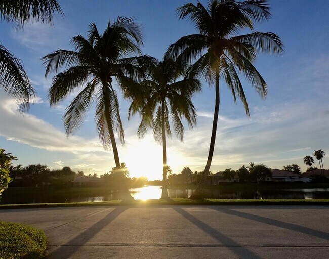 Building Photo - 7701 Pine Island Way