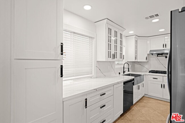 Building Photo - 29 Yawl St