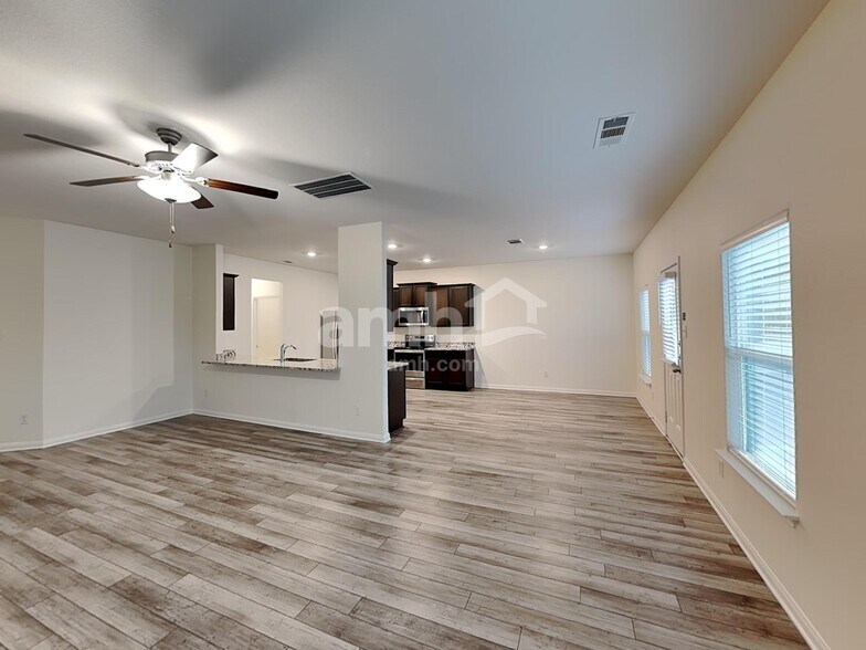 Building Photo - 1102 Treeta Trail