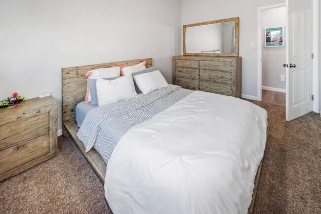 Building Photo - 2131 Ilex Ave