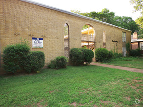 Building Photo - University Crossings